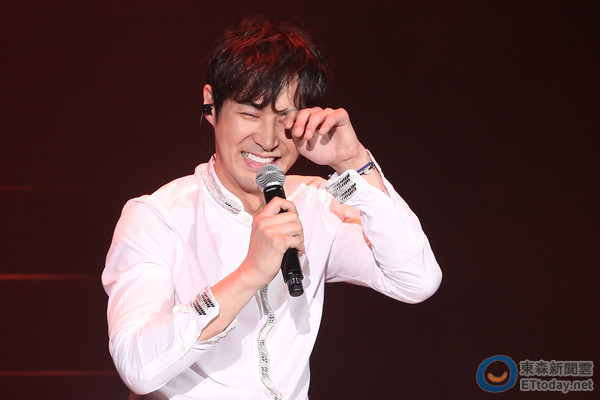 「神话」前进脱口曝:我有男朋友 大跳《射手》逗粉丝