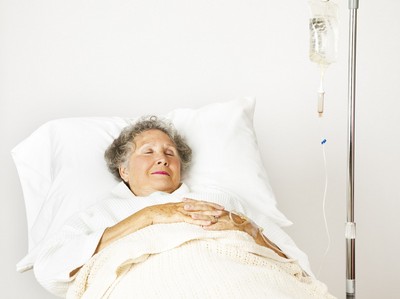 「當阿嬤是我的病人」醫親送洗腎「掙扎100問」讓他好怕