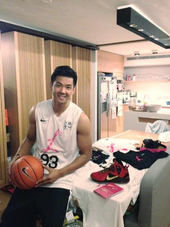 陈建州号召粉丝周六晚间12点一起打篮球.(图/&rlm;翻摄自黑人脸书)