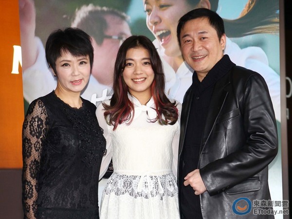 ▼(左起)juby,林雨宣,汤志伟饰演一家人.(图/公视)