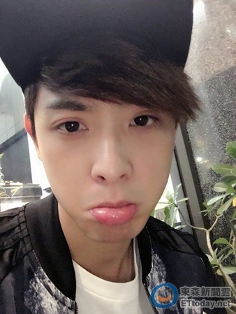 spexial晨翔最难忘过年! 甩炮在嘴边爆开险「毁容」