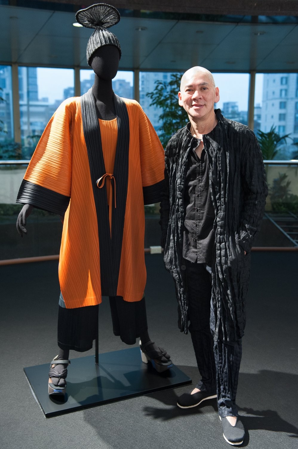 专访/58岁蔡明亮不甘被当阿伯 黑色时尚挺三宅一生