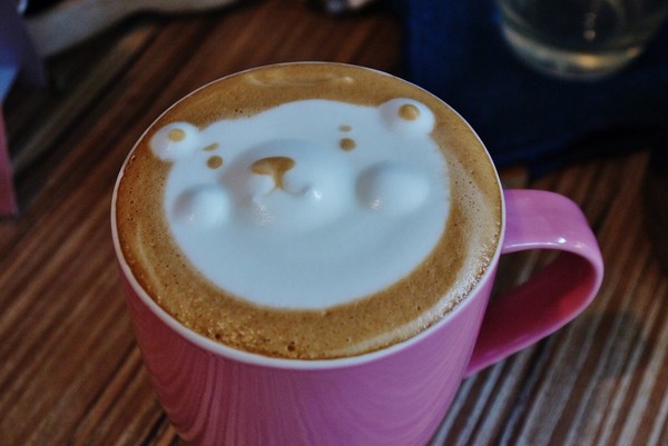 可爱的小熊拉花让人看了就舍不得喝.(图/翻摄 mapper cafe 粉丝团)