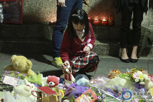 小灯泡妈妈经过现场狂哭:关心真的好满…请大家先缓缓