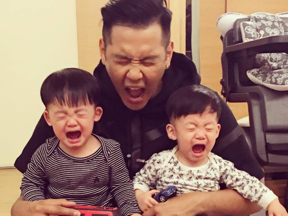 史上最强基因!陈建州曝「30年前童年照」竟出现飞飞