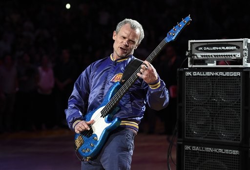 记者张克铭/综合报导 呛辣红椒贝斯手跳蚤(michael "flea" balzary)