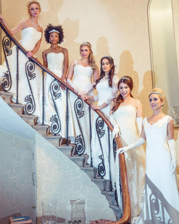 想要努力加入英国上流社会的余晚晚,去年在伦敦季节学院(london