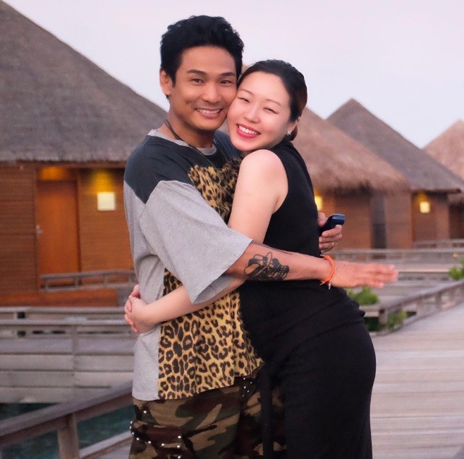 杜德伟和小24岁老婆婚后4年,终於升格当爸妈.