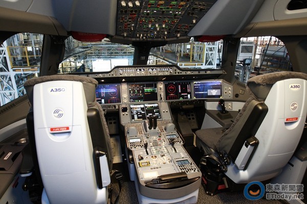a350驾驶舱面板图片