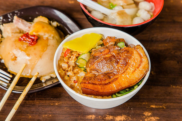 一甲子餐飲-祖師廟焢肉飯,刈包.(圖/小虎食夢網)