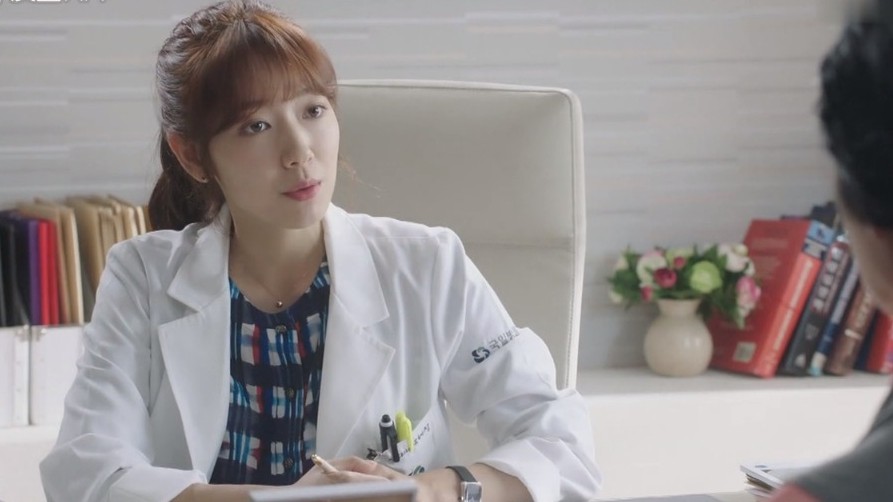 美丽 在之前《doctors》发布会的直播时,朴信惠也曾经分享,医生每天都