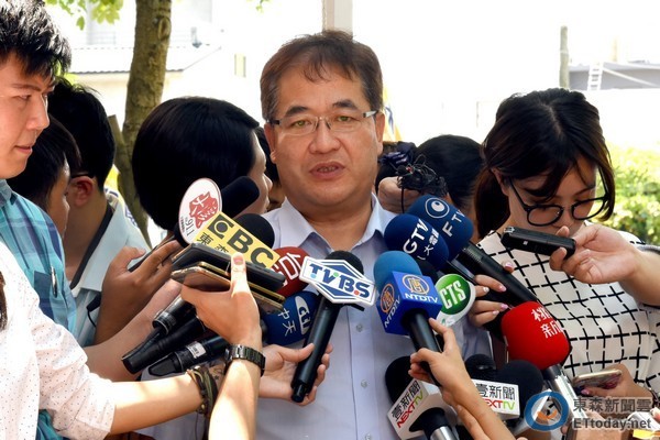 桃园市副市长游建华指出,陆团游览车罹难者家属接待,检视相关遗物等