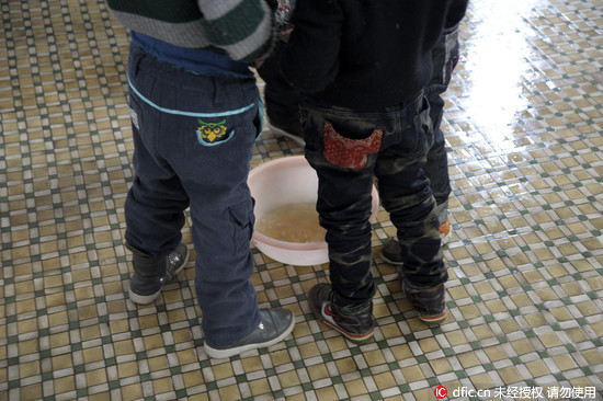 童子尿浇花尿液图片