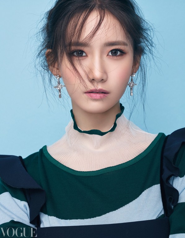 润娥扭转「条纹」平凡印象 穿出性感女人魅力