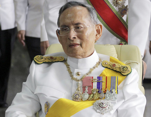 在泰国民间盛传皇室将无法超过九代的「塔克辛」诅咒,又再度被网友们