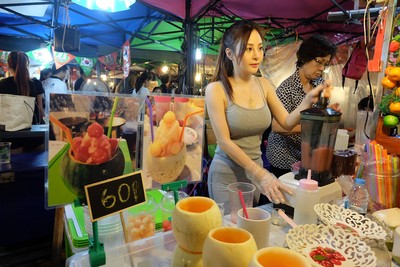 泰國低胸「果汁西施」近況曝光　2年後讓男粉絲大呼心碎