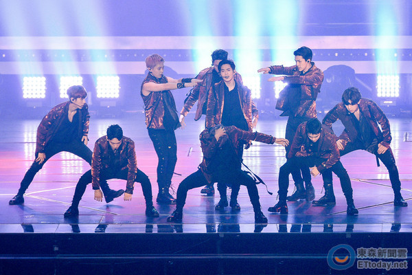 南韩大势团体exo近期正在各地举办第三次巡回演唱会,11月26,27日才