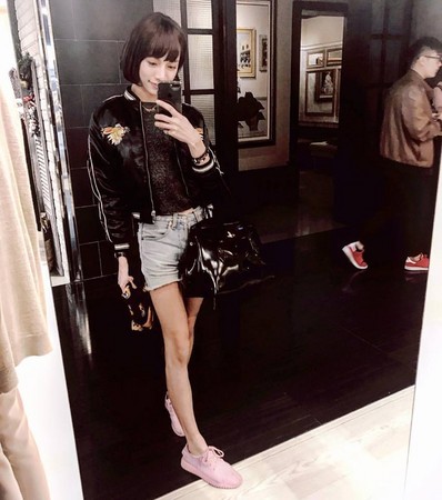 kiwebaby隔2个月变回女人! ol装踩高跟鞋辣秀美腿