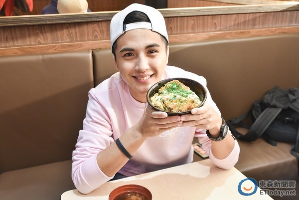 「小胡天兰」曾子余最爱这间餐厅!从日本来的炸猪排饭