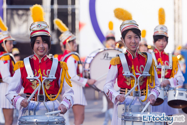 元旦升旗典礼 北一女中乐仪旗队清秀脸庞夺目光