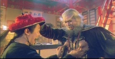 和徐锦江饰演的鳌拜对杠桥段超级精彩,片中他深得吴孟达饰演的海公公