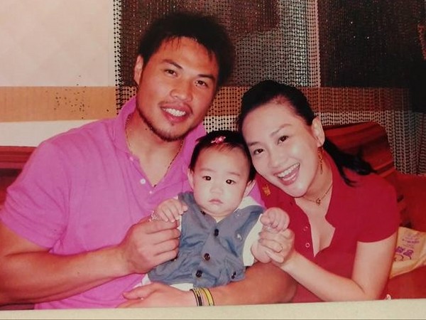 陈致远翻出12年前旧照 秀琴火辣「比基尼装」曝光!