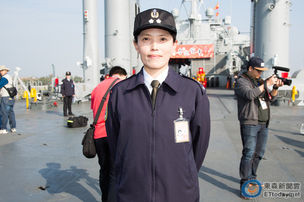国军春节加强战备 海军首位中校女舰长尤镱濂亮相!