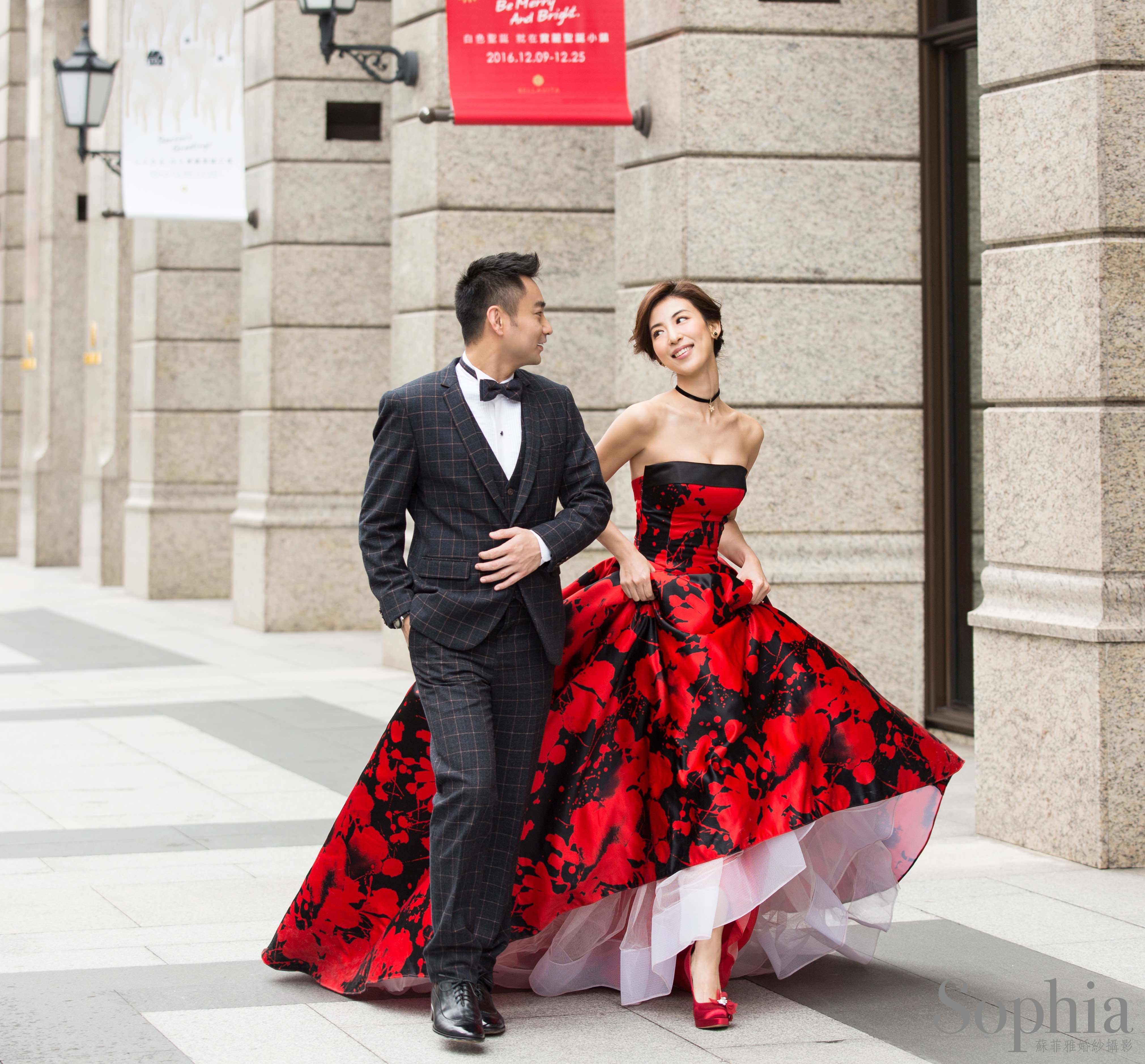 曾之乔公开性感放电3绝招 晒腿,红唇,吃芋圆!