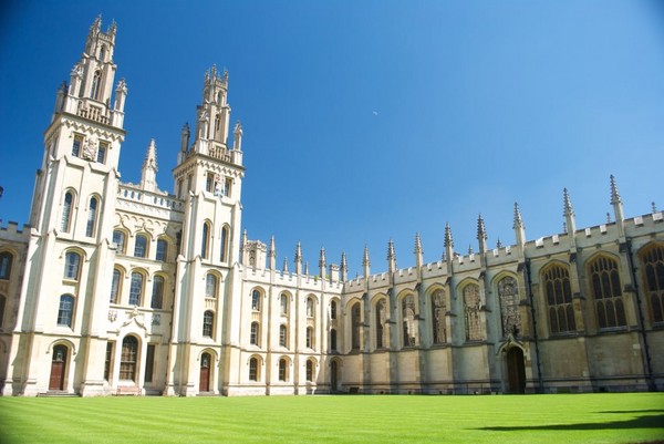 牛津大學擬破700年傳統「建巴黎分校」。（圖／翻攝自牛津大學臉書）