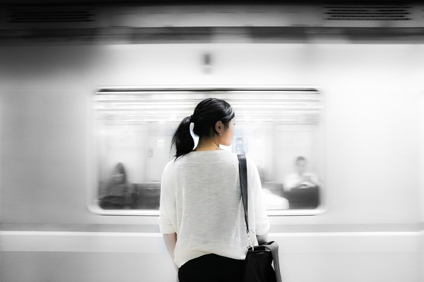 趕時間,地鐵,遲到,等待。（圖／取自librestock網站）