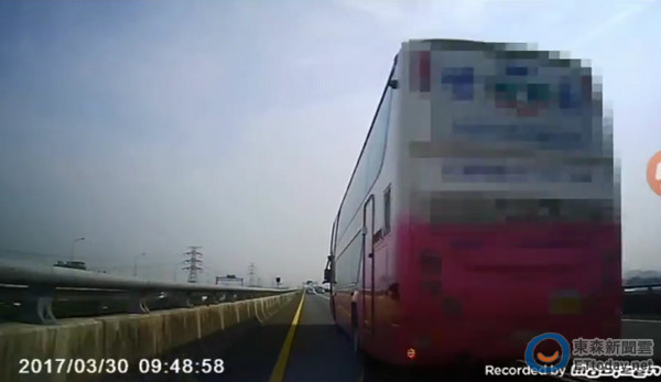 车恶意逼车! 他们一家5口差点被「强制登出」