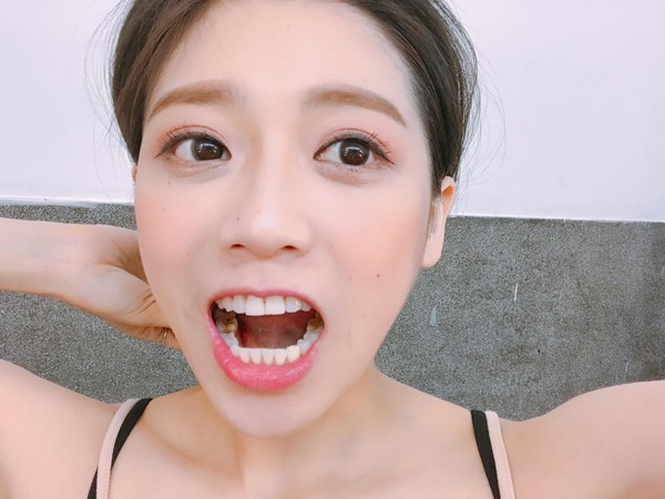 《大学生》逸欢「整牙」1年 削成瓜子脸变超美!