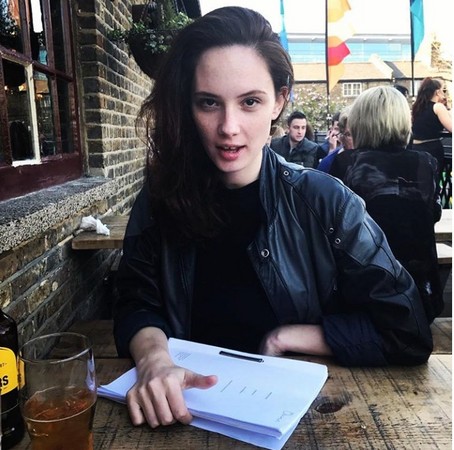 饰演恐怖女尸的女演员欧文凯瑟琳凯莉( olwen catherine kelly)是一位