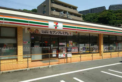 7-11「超創新徵才海報」瘋傳！　10萬網友讚嘆：平面設計的先驅...