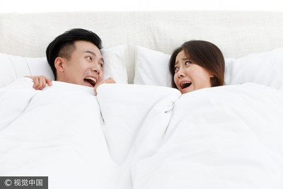 先生拿「浴室粉紫瓶」洗妹妹：味道還不錯　暗爽人妻看床秒冷：不是那個啦