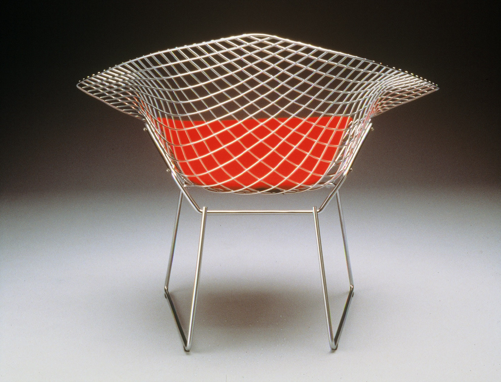 knoll diamond chair钻石椅,售价61,600元,特价49,280元.