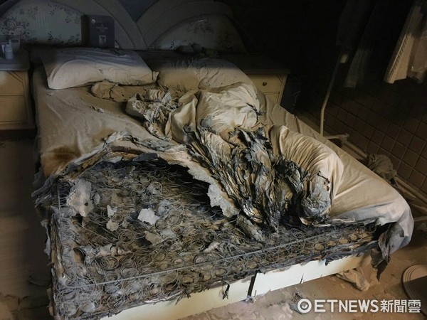 快讯/卧室床铺突然起火 哥哥急背烧伤弟弟逃下楼