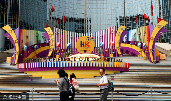 ▲2017年6月12日，北京，在王府井東方廣場，一座大型主題景觀於近日亮相, 喜迎香港回歸祖國二十周年。（圖／視覺中國CFP）