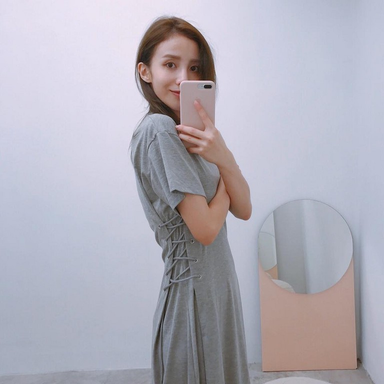 张甯儿浑身都是仙气 纤瘦体态拿相机就喊「抖抖抖」