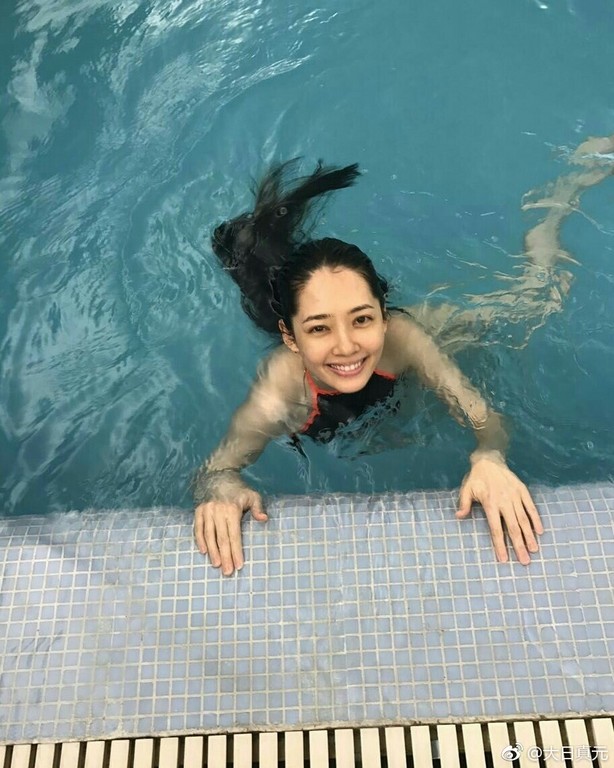 郭碧婷游泳照图片