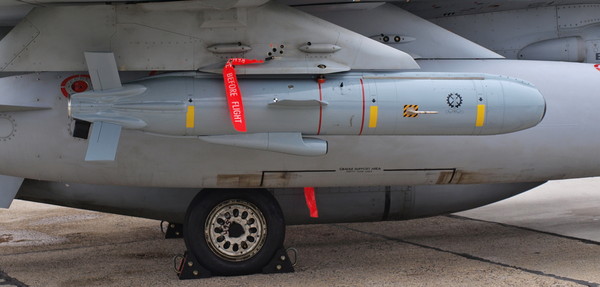 ▲掛載在以色列空軍F-16I Soufa戰鬥機上的「妖姬」巡弋飛彈Delilah cruise missile（圖／翻攝自維基百科）