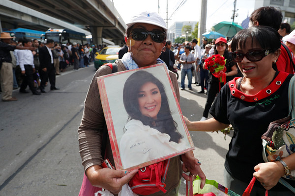 ▲▼ 泰國前總理盈拉（Yingluck Shinawatra）25日以身體不適為由，沒有出庭。泰國法院發出逮捕令。（圖／路透社）