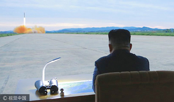▲▼2017年8月29日，朝鮮最高領導人金正恩現場指導火星12型彈道導彈發射訓練，並表示訓練是對美韓軍演的武力示威，同時是對日本的歷史上的侵略行為的報復。金正恩還表示，今後要以太平洋為目標，多進行彈道火箭發射訓練。（圖／視覺中國CFP）