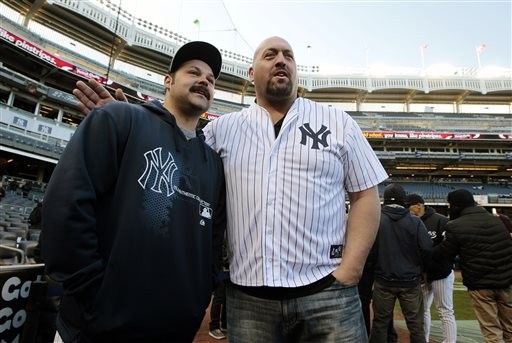 mlb/摔角巨星big show现身洋基球场 张伯伦怕被海扁