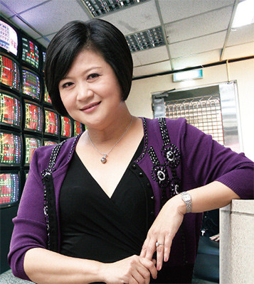 崔佩仪月砸4万元育儿! 8课程逼疯11岁贝克宇暑假