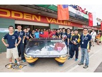 「阿波羅八號」中華民國國旗飛揚　兩校聯隊登澳太陽能車賽