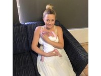 胎盤早剥...寶寶胎死腹中　澳洲母親fb貼最後全家福惹哭網友