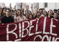 企業實習「無薪又瞎忙」！　義大利20萬學生罷工...砸商店洩憤