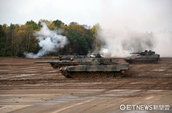 ▲▼豹Ⅱ（Leopard Ⅱ）式戰車與新式的美洲獅（Puma）步兵戰車。（圖／黃竣民授權提供）