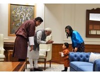 不丹國王夫婦出訪印度見莫迪　小王子旺楚克超萌成焦點